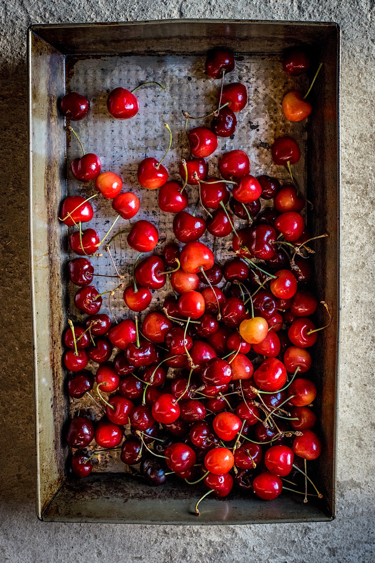 a tray of fresh cherries