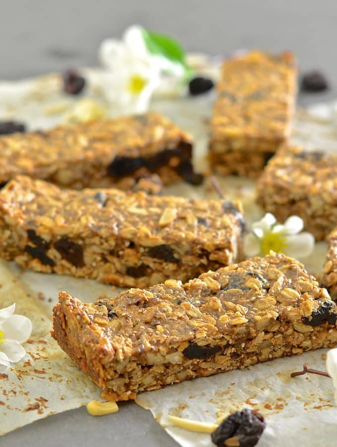 Plump, chewy dried cherries, crunchy almonds & wholesome oats & seeds make these Cherry Almond Granola Bars the perfect healthy snack or on the go breakfast. They are completely oil free, very lightly sweetened & come with bake or no bake options!