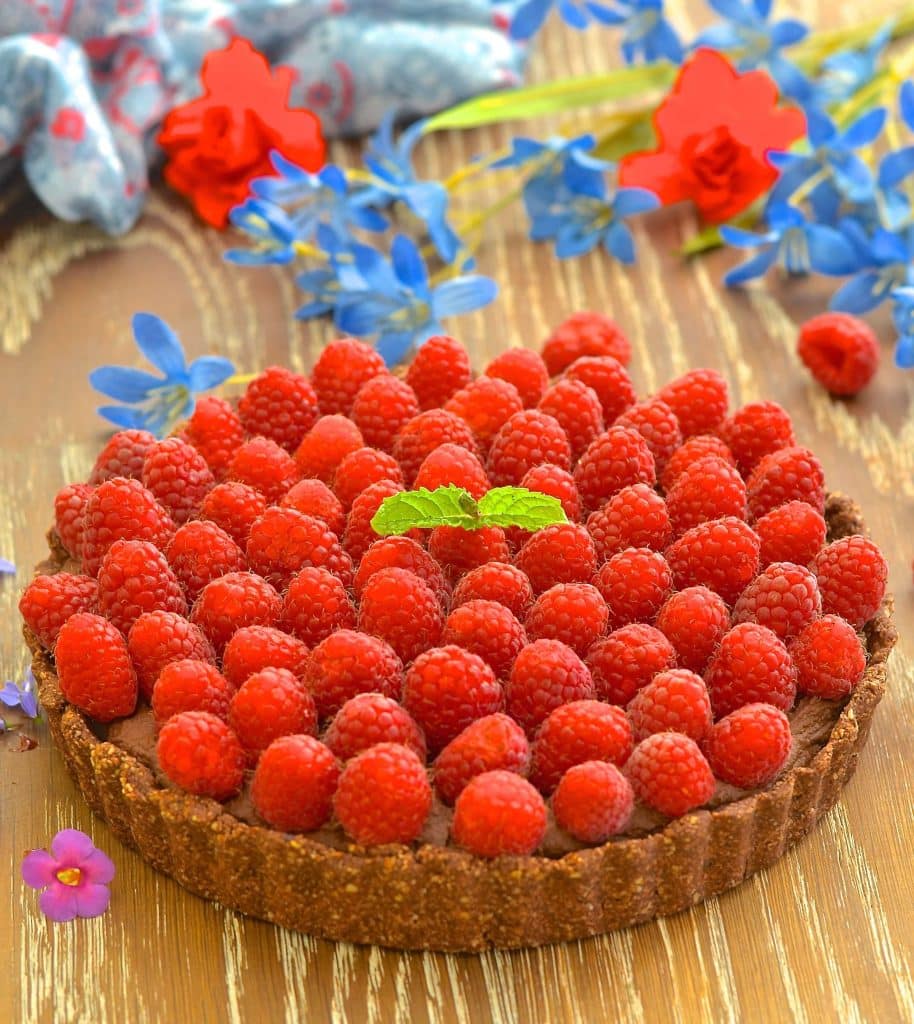 Want a dessert that looks and tastes decadent but is secretly pretty good for you? I’ve got you covered with my Healthy Fudgy Chocolate Raspberry Tart!